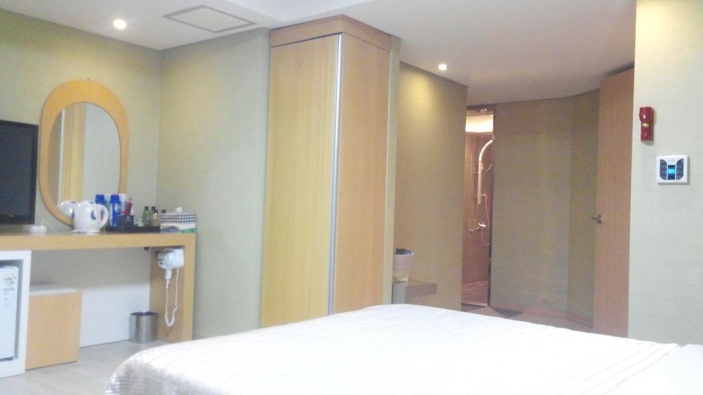 Geoje Win Hotel Oda fotoğraf